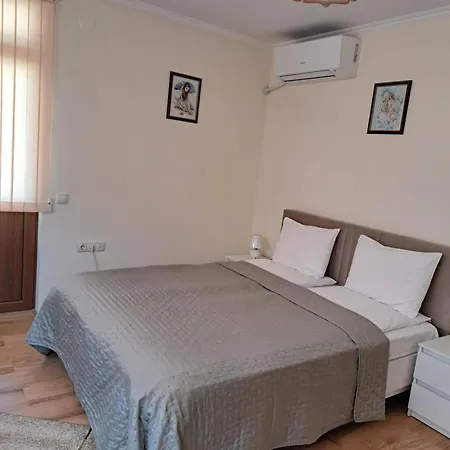 Benita 3*