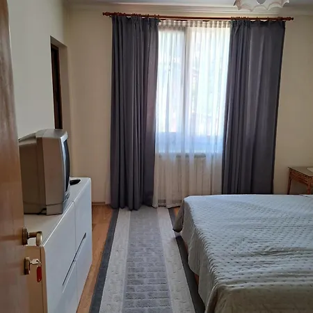 Benita 3*